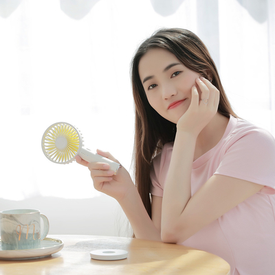 2019년 뜨거운 판매 가지고 다닐 수 있는 재충전이 가능한 작은 팬 mah KC PSE 배터리 포켓용 팬 2000명